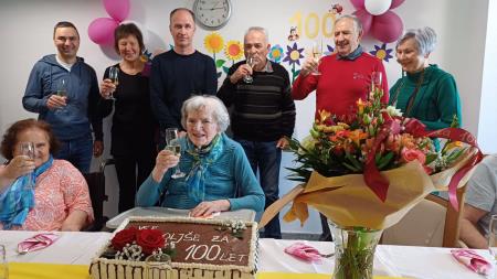 Slavljenka Dušica je nazdravila s šampanjcem s sorodniki